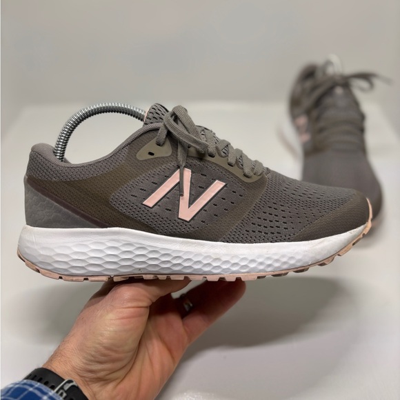 New Balance Fresh Foam 520 v8 Women’s Size 10 Gray Pink Running Shoes W520LM6 - Picture 11 of 14